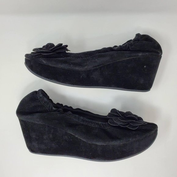Restricted Velvet Platform Flower Detail Size 7.5 - Picture 6 of 8